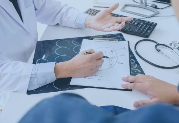 Entenda porque uma pessoa tem câncer: Causas e sintomas