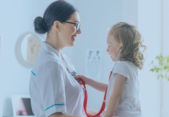 Conheça sintomas e sinais que alertam para o surgimento de tumores em crianças Conheça sintomas e sinais que alertam para o surgimento de tumores em crianças